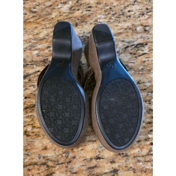 LINDSAY PHILLIPS SWITCHFLOP BRENNA BROWN PLATFORM
Size 7 - Picture 4 of 4